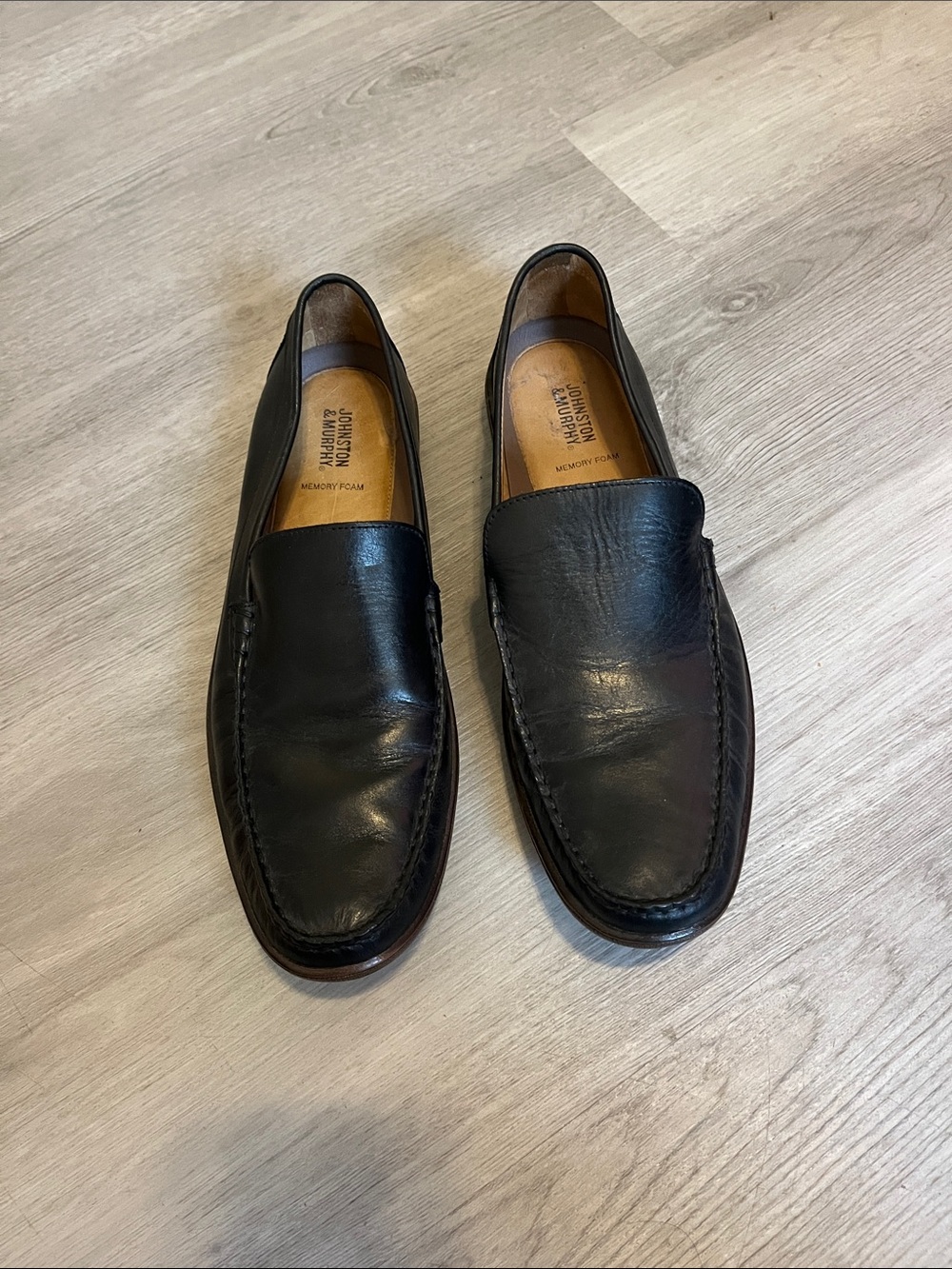 Johnston & Murphy Men's Black Leather Penny Loafers